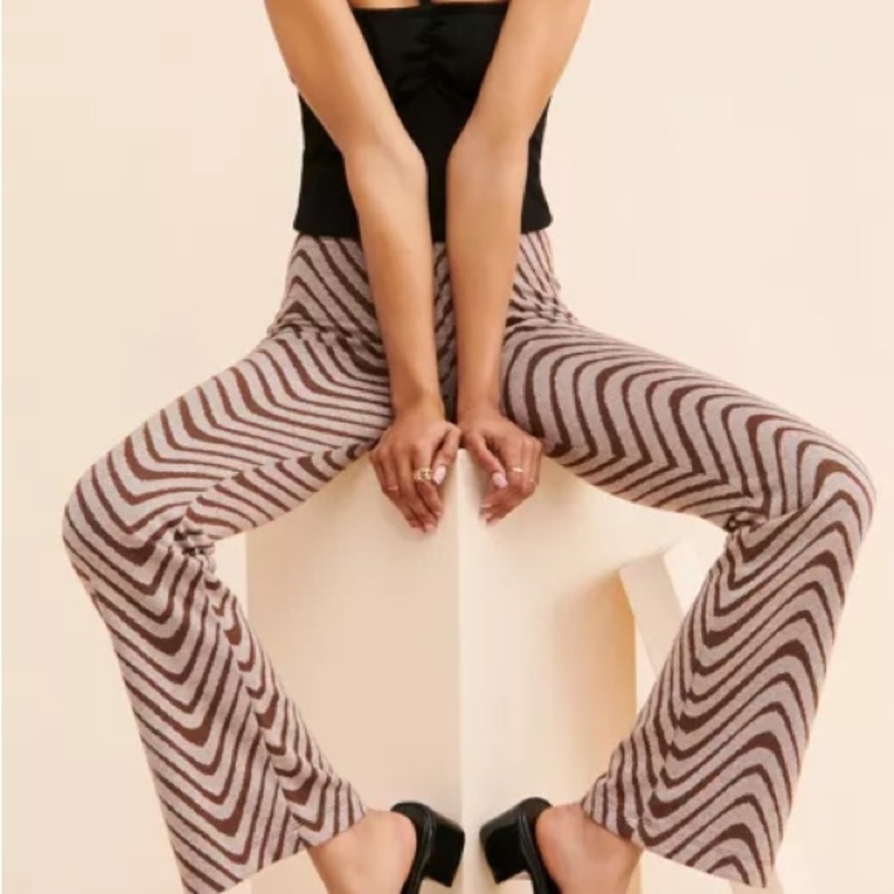 Urban Outfitters Bryn Pull On Flare Pant Brown and Cream Wavy Groovy Wide Leg S - Picture 3 of 9